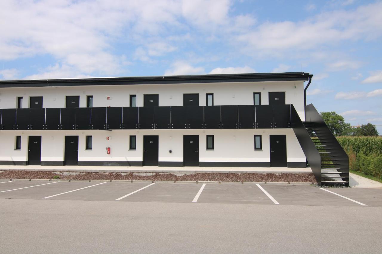 Oy Hotel By Wmm Hotels Oy-Mittelberg Exterior photo